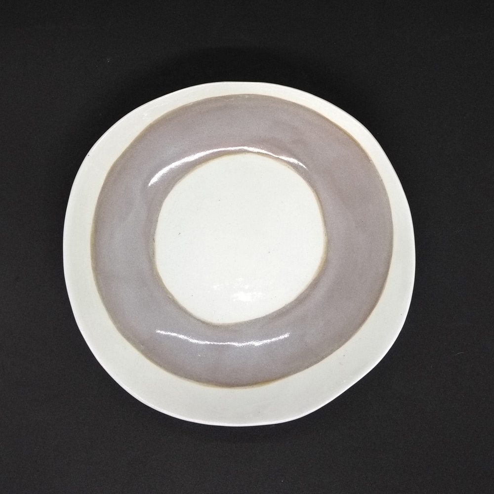 taupe plate