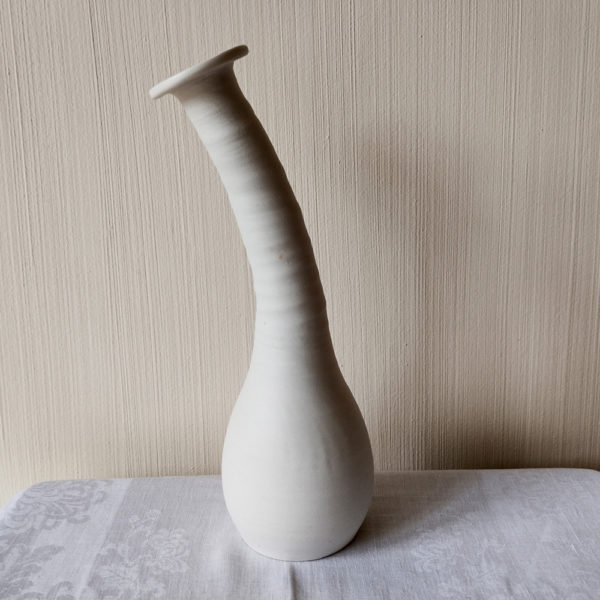 leaning vessel