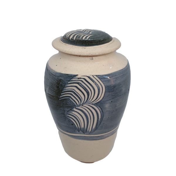 lidded pot