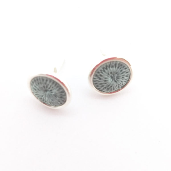Mini stud earrings - Image 5