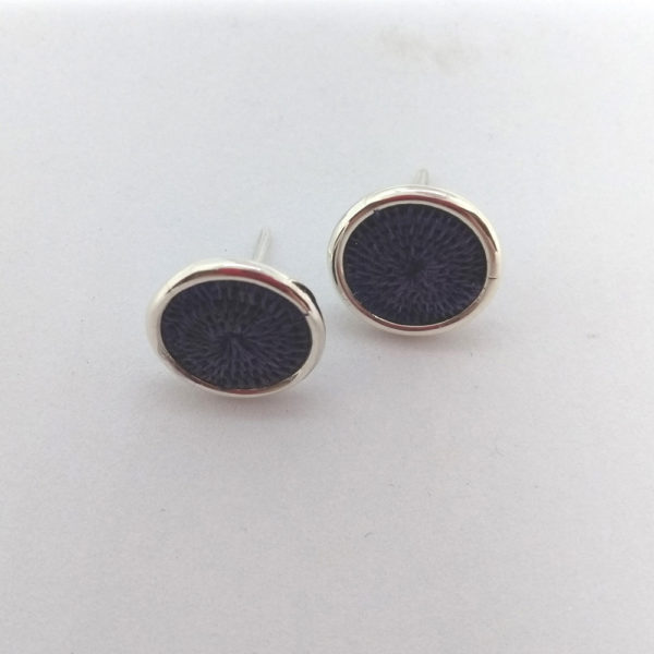 Mini stud earrings - Image 4